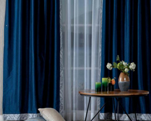 --4--【窗帘窗纱清洗】窗帘是细菌灰尘屏蔽墙，长期不清洗的窗帘，上面沾染了大量的灰尘及尘螨，还容易滋生霉菌或其他细菌，尤其是有过敏性鼻炎、气喘病患者的家庭更应小心。